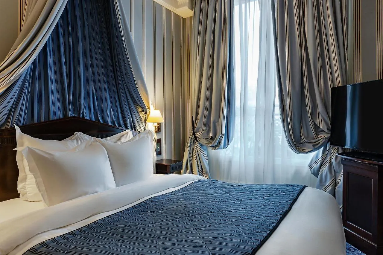 Hotel Le Dokhan's Arc De Triomphe, A Tribute Portfolio