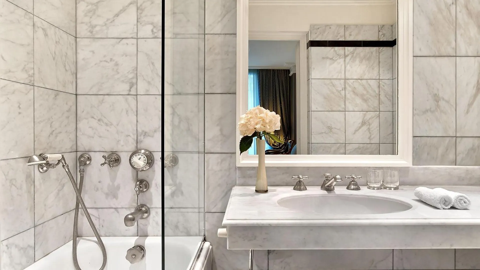 Le Dokhan's Arc De Triomphe, A Tribute Portfolio Hotel Paris