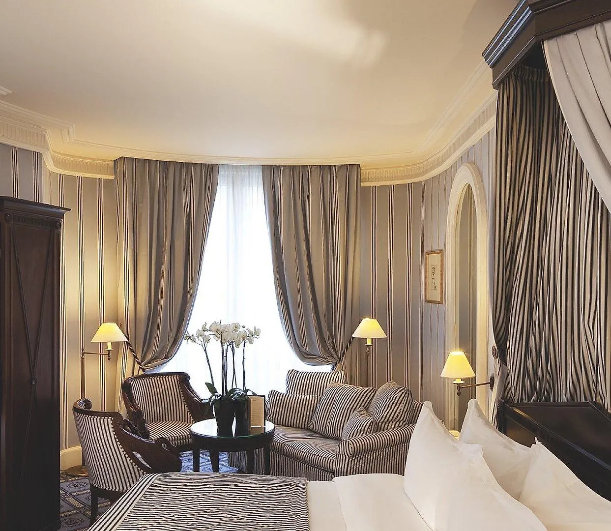 Le Dokhan's Arc De Triomphe, A Tribute Portfolio Hotel