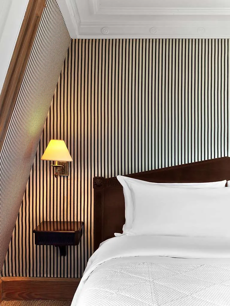 Le Dokhan's Arc De Triomphe, A Tribute Portfolio 5*