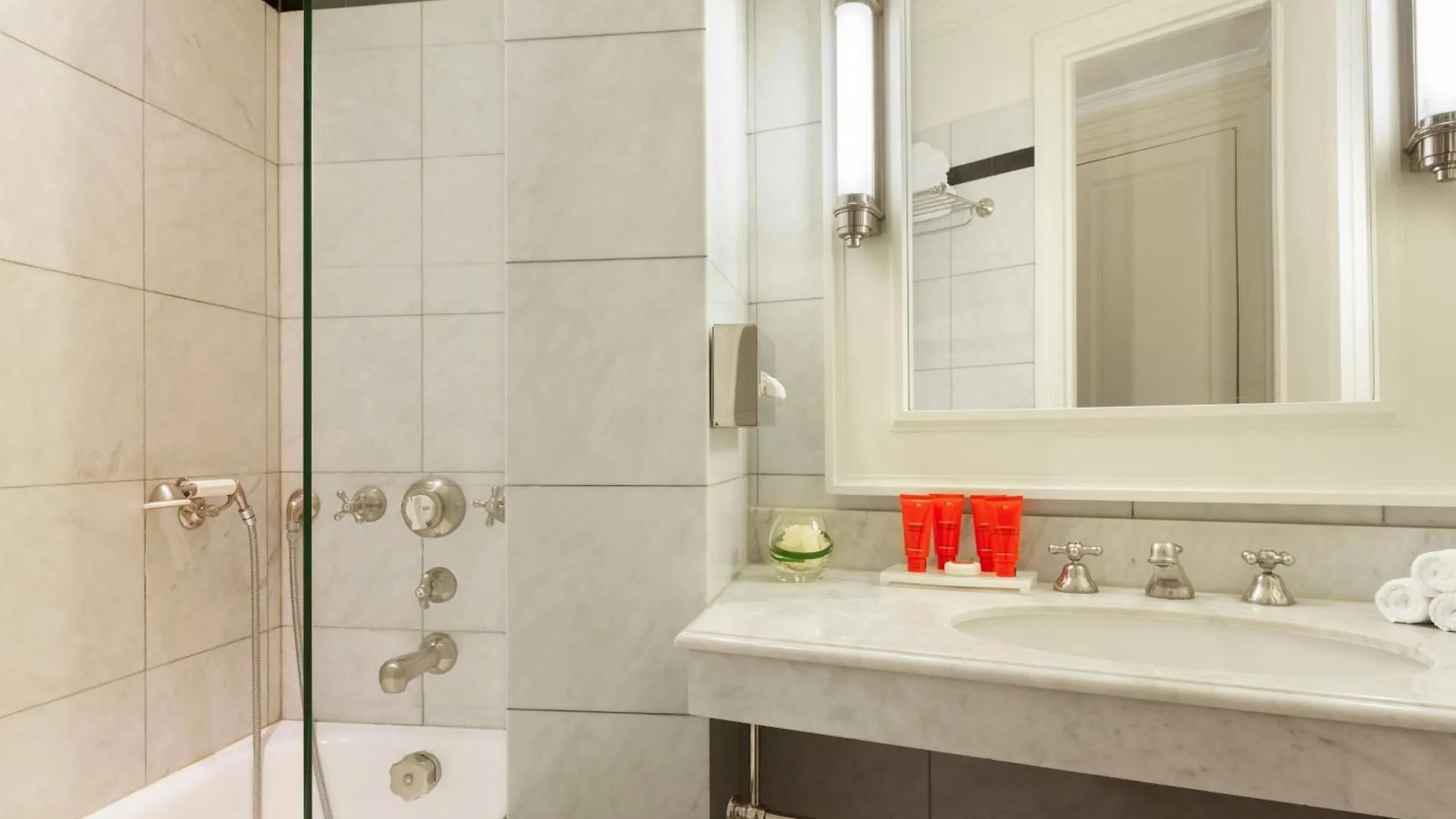 Le Dokhan's Arc De Triomphe, A Tribute Portfolio Hotel 5*